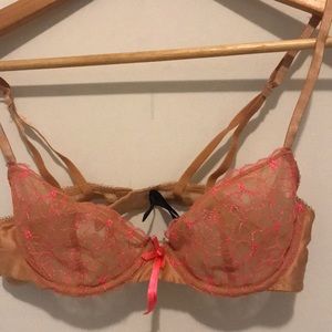 Chic Elle Macpherson bra